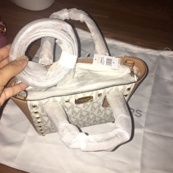 Michael Kors Tote❌sold❌ - Picture 3 of 3